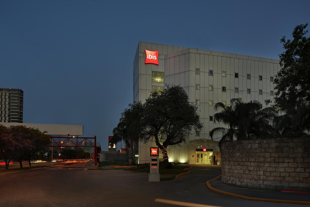 Ibis Monterrey Valle San Pedro Garza Garcia Buitenkant foto