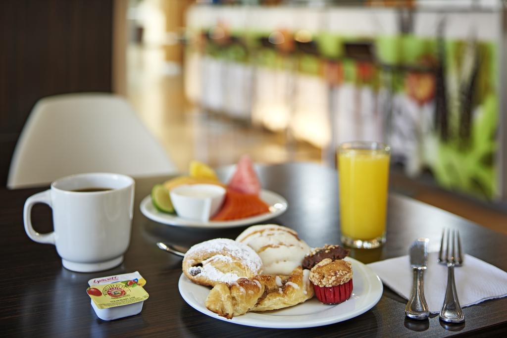 Ibis Monterrey Valle San Pedro Garza Garcia Buitenkant foto