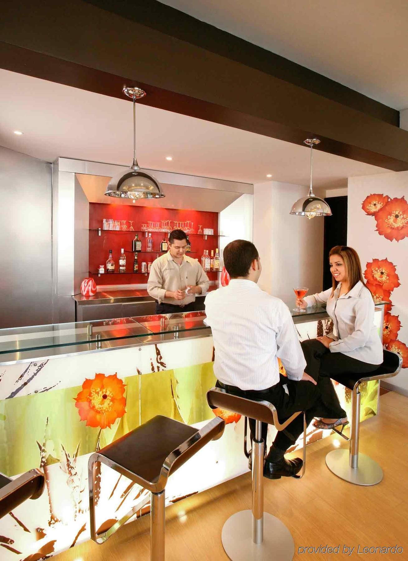 Ibis Monterrey Valle San Pedro Garza Garcia Buitenkant foto