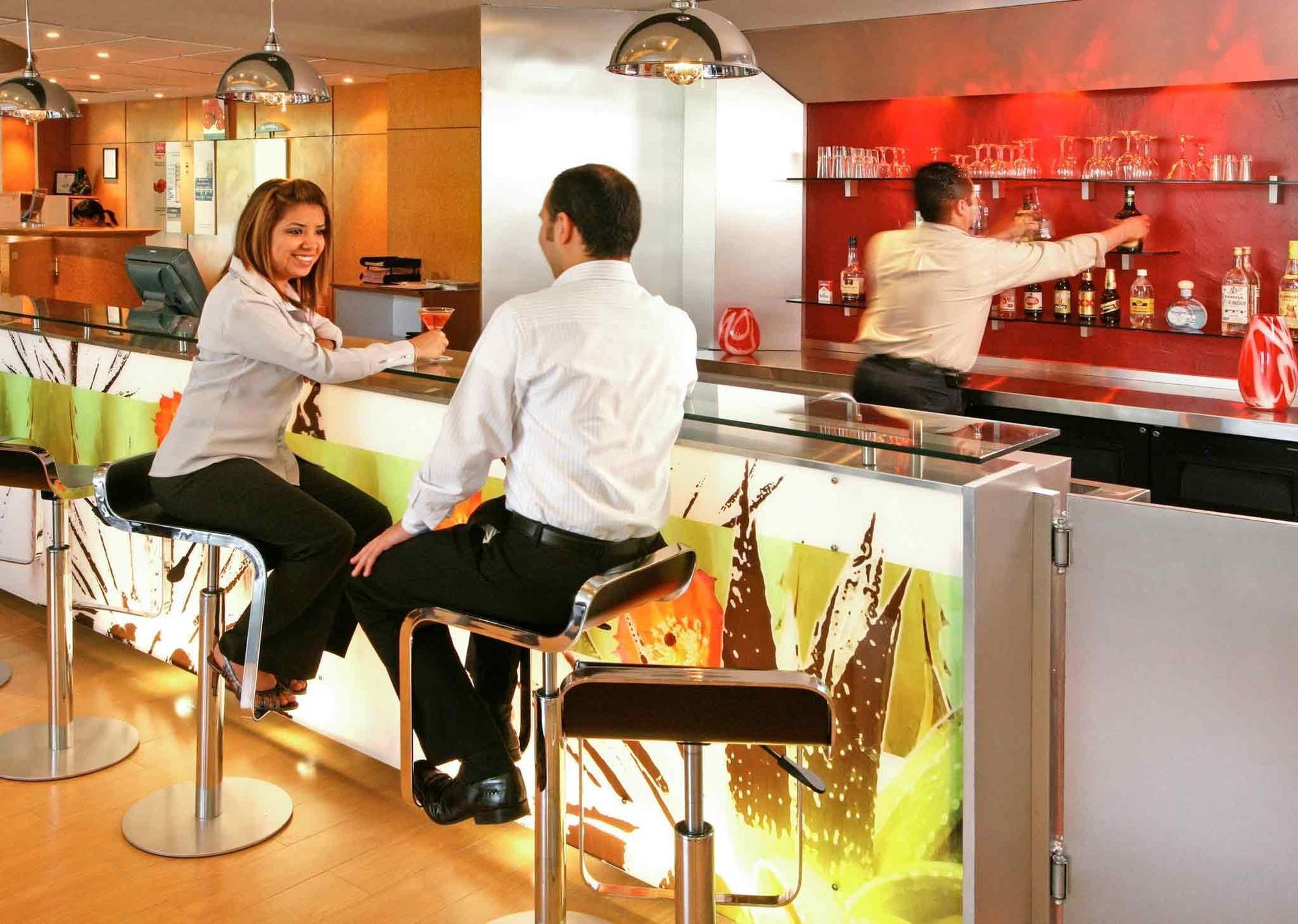 Ibis Monterrey Valle San Pedro Garza Garcia Buitenkant foto