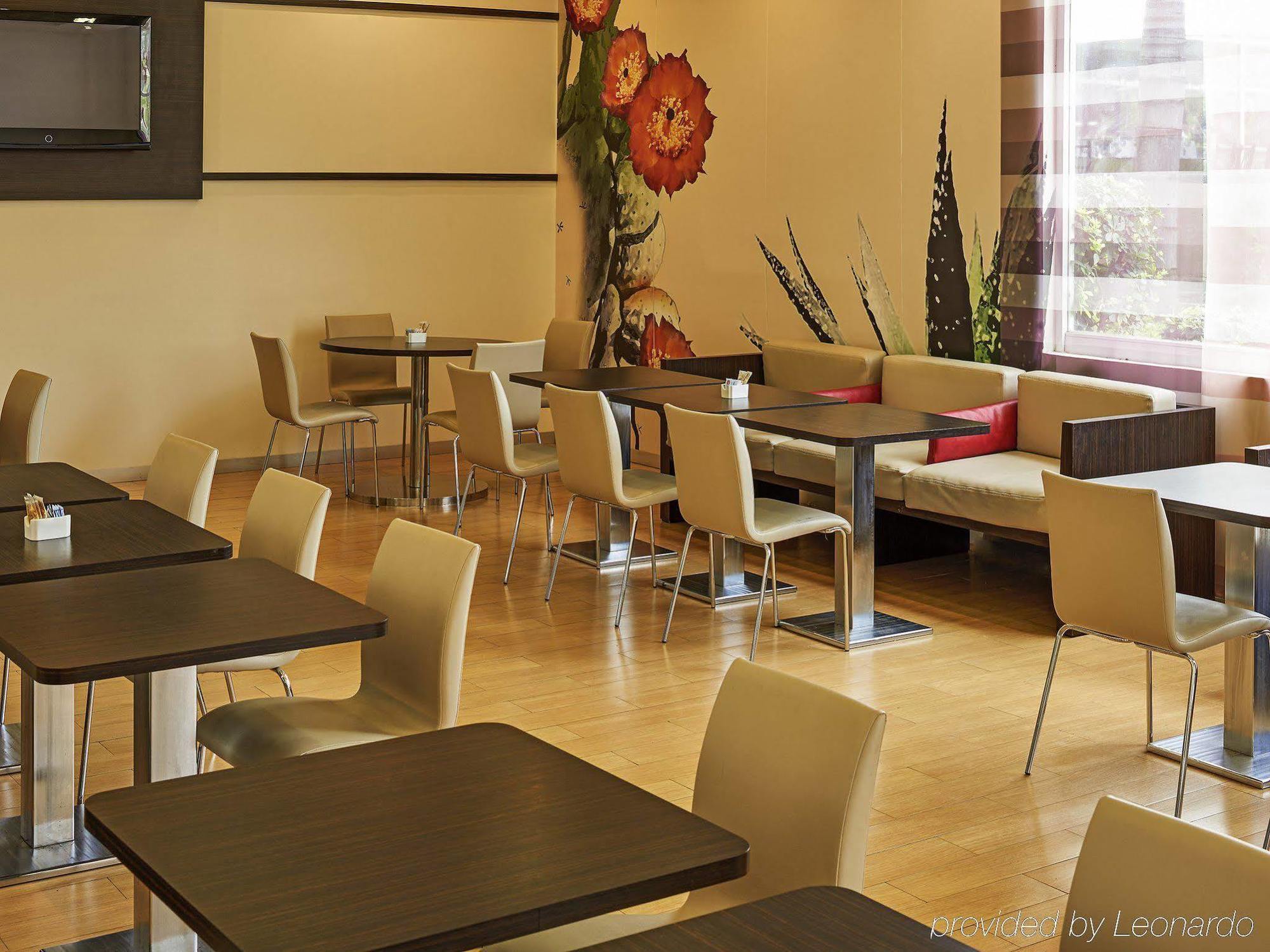 Ibis Monterrey Valle San Pedro Garza Garcia Buitenkant foto