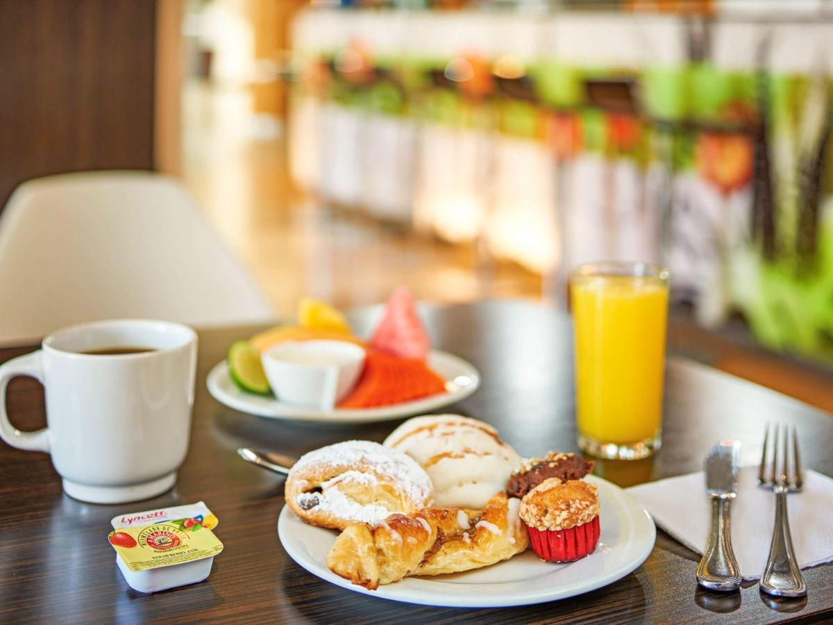 Ibis Monterrey Valle San Pedro Garza Garcia Buitenkant foto
